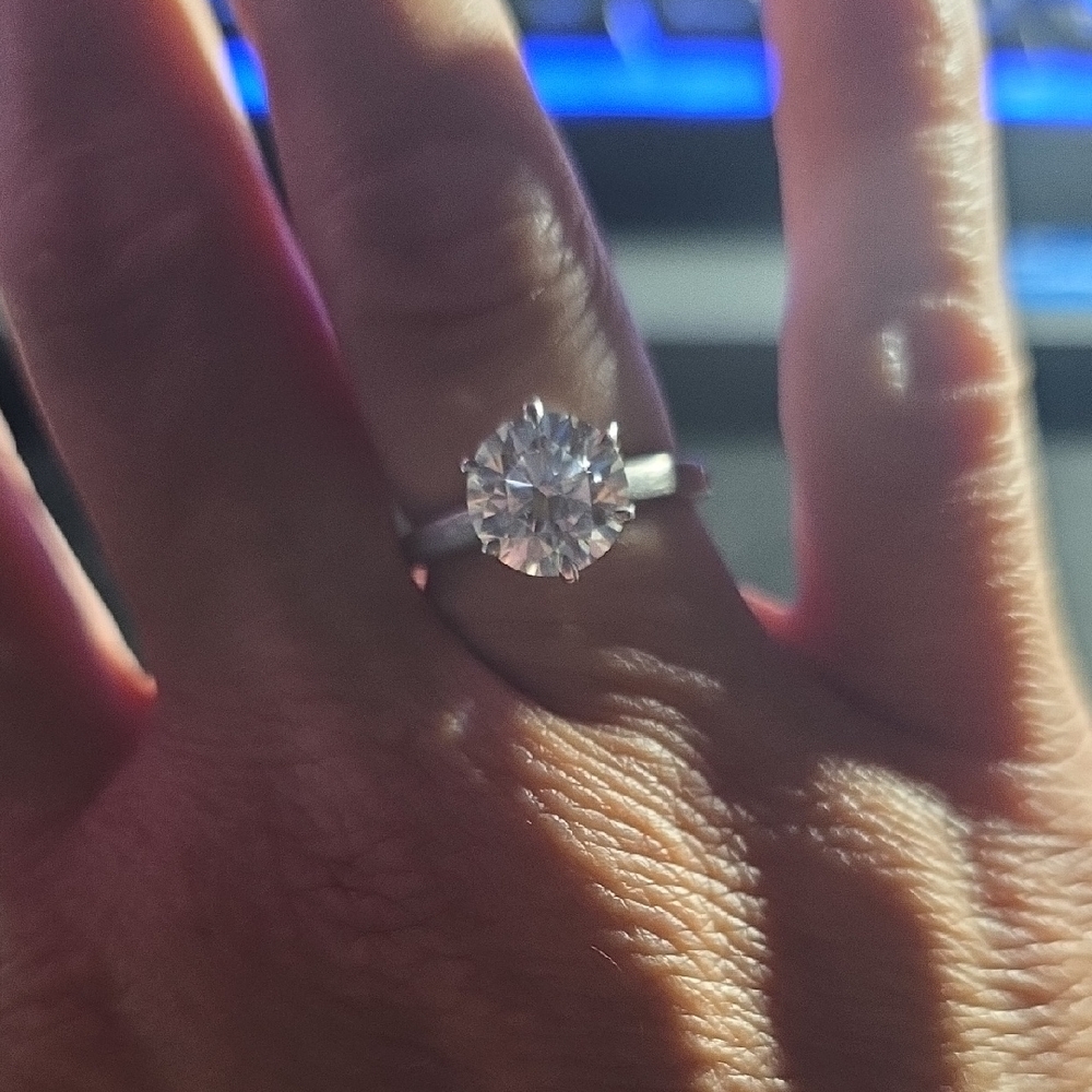 Elegant Silver Solitaire Ring